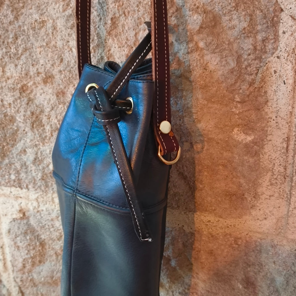 Porte-Bouteille d'Eau en Cuir de Vachette Bleu Marine avec Bandoulière Réglable