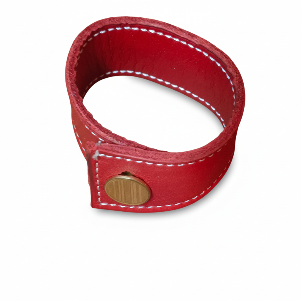 Bracelet rouge courbé