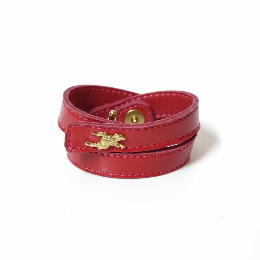 Bracelet rouge verni enroulé