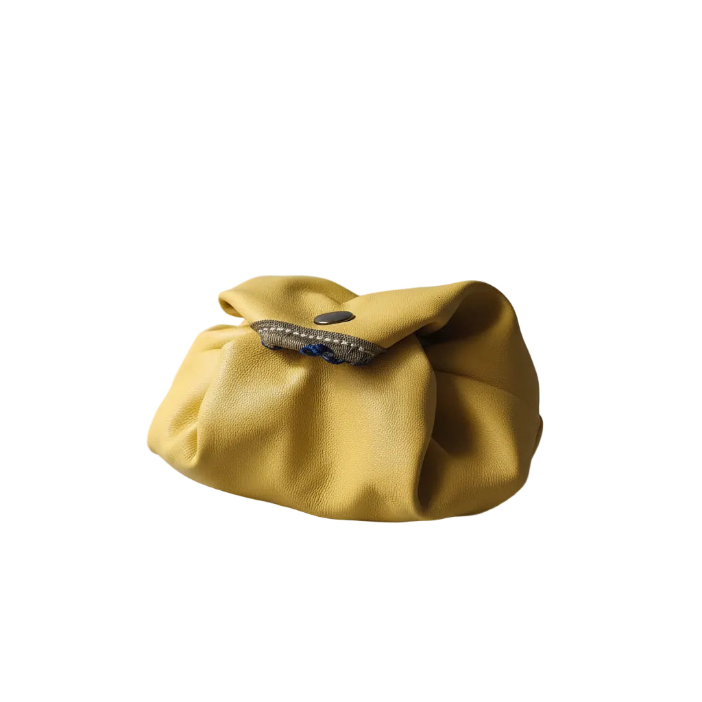 Porte-monnaie mini pochette Kola en cuir d'agneau jaune citron, doublure wax, passementerie ancienne, fabriqué en France – MOOAKUIR