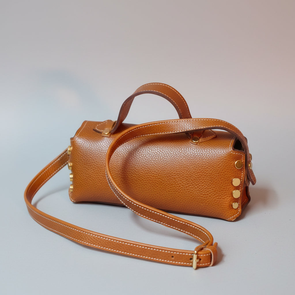 Sac à rivets grainé cognac