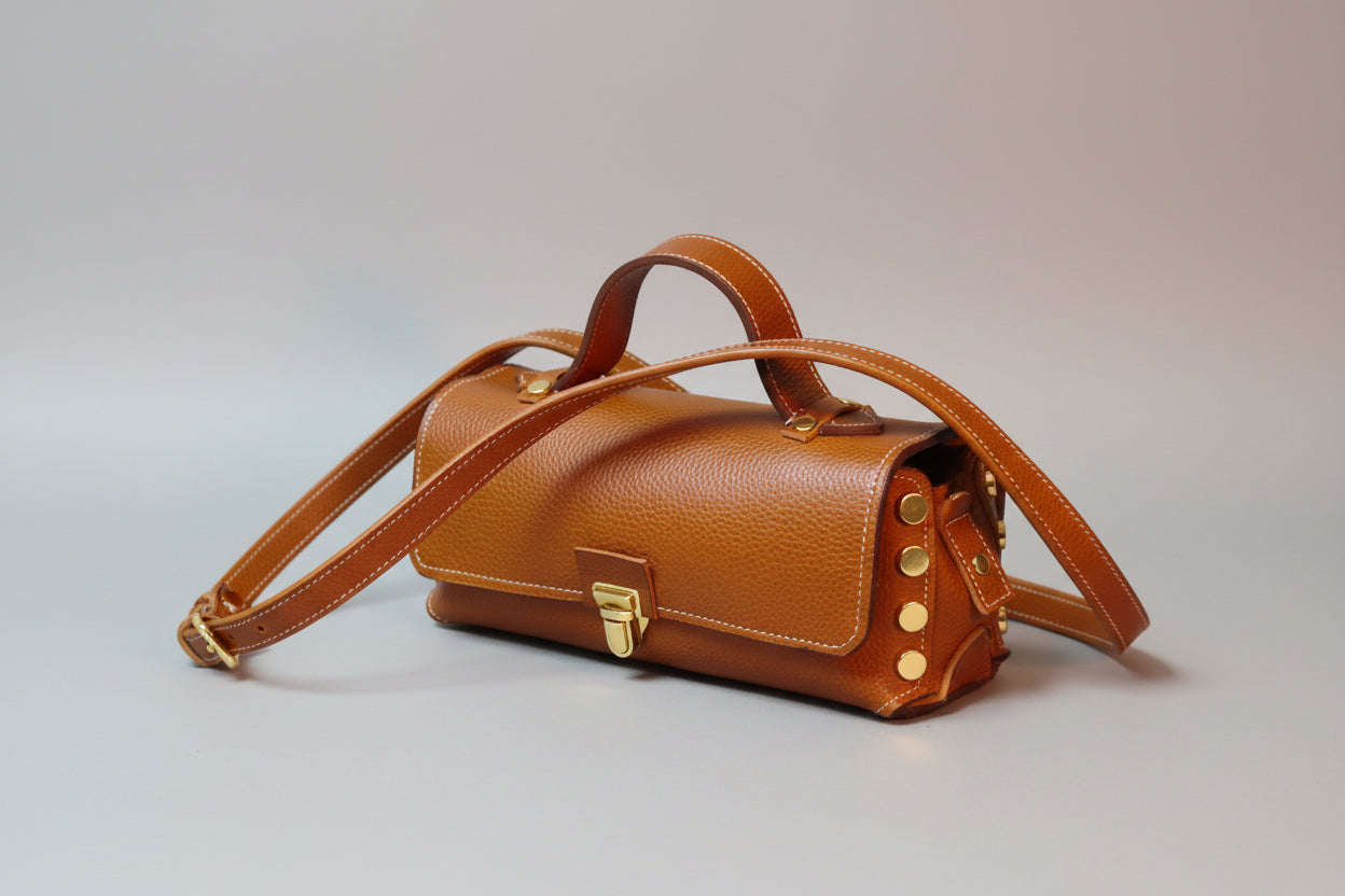 Sac à rivets grainé cognac