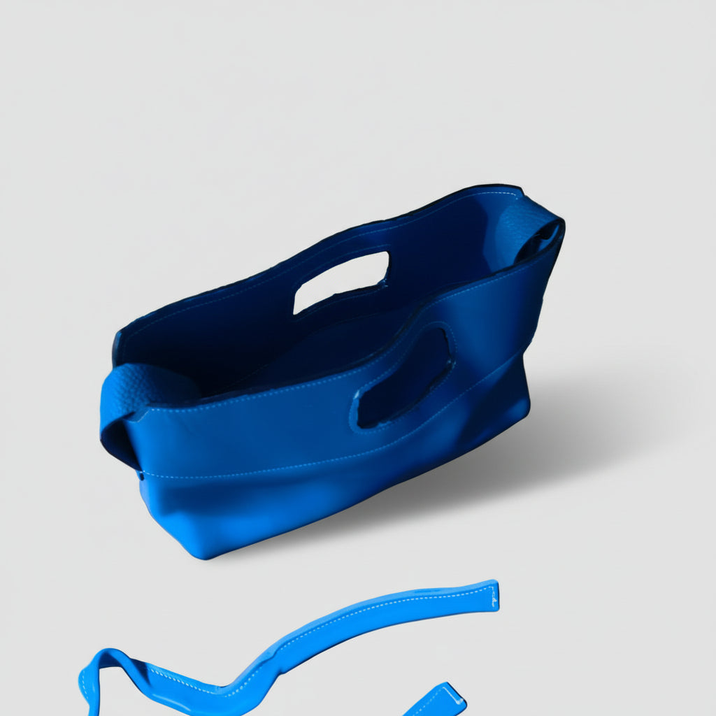 Sac en cuir de veau bleu à nouer artisanal MOOAKUIR - Idéal pour mariages et soirées.
