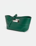 Sac artisanal en cuir de veau vert avec fermeture à nouer, fabriqué à la main en France par MOOAKUIR
