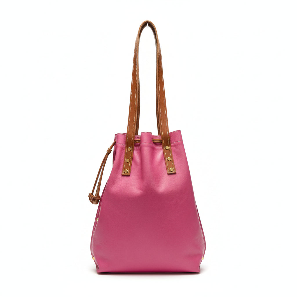 "Sac Liane rose en cuir de veau avec liens de serrage et rivets dorés"