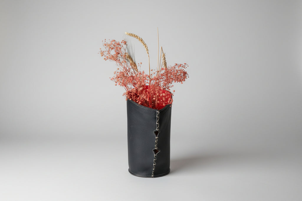 Vase décoratif en cuir de veau noir et rouge, artisanat français MOOAKUIR
