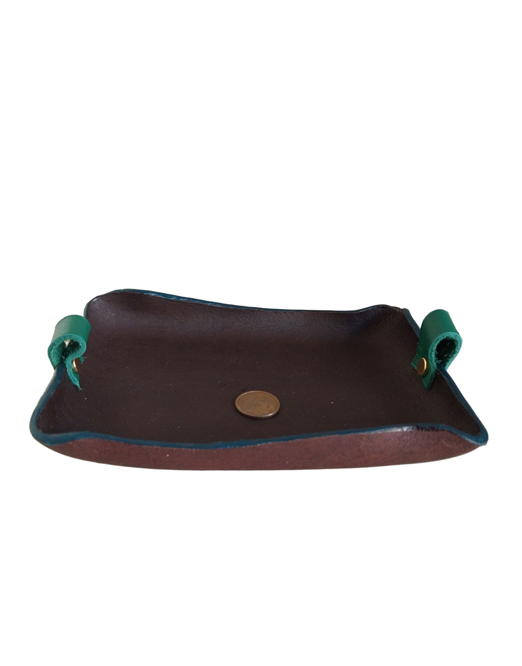 Vide-poche rectangulaire en cuir noir végétal avec tranches teintées vert et deux petites poignées en cuir vert, fait main
