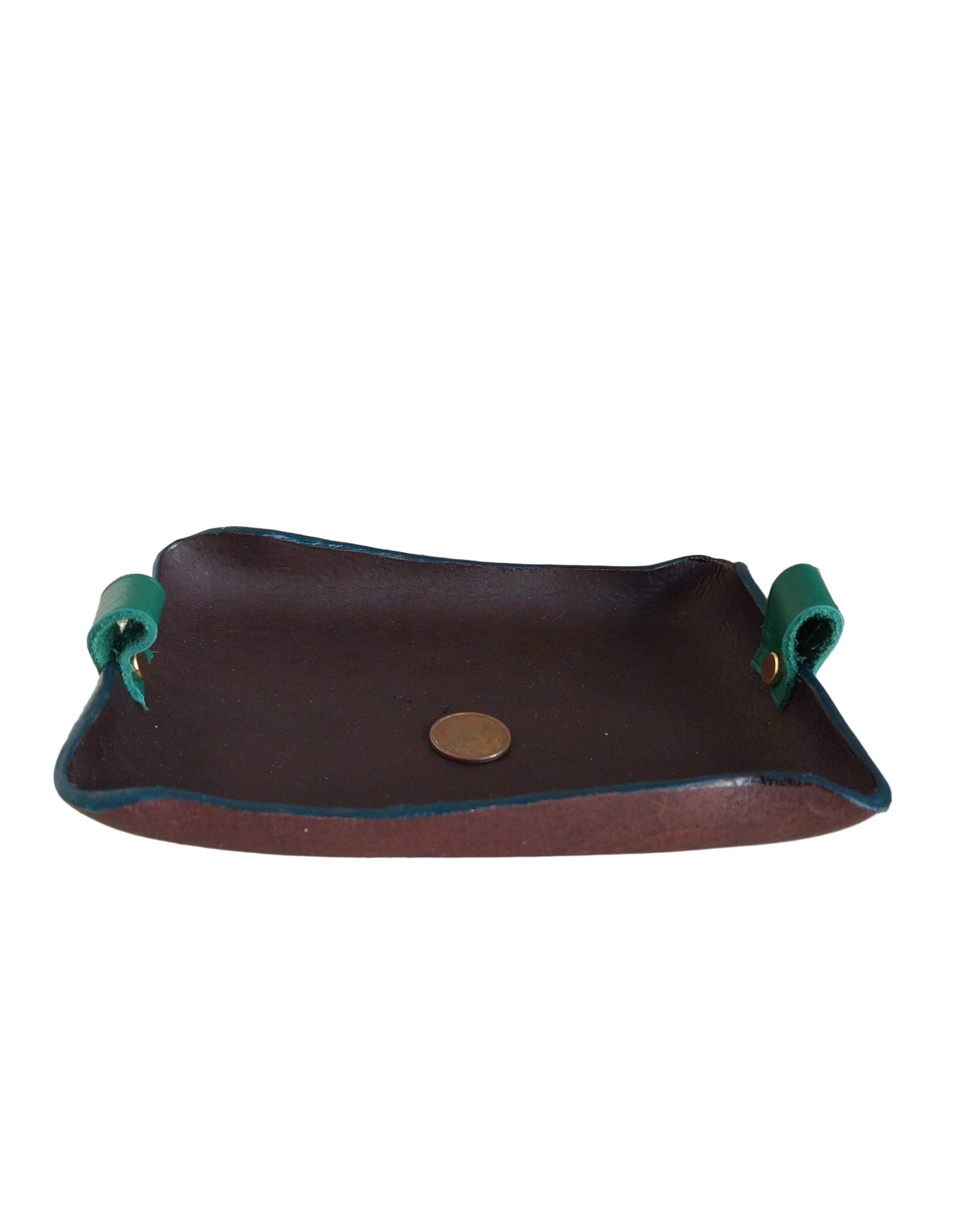 Vide-poche rectangulaire en cuir noir végétal avec tranches teintées vert et deux petites poignées en cuir vert, fait main
